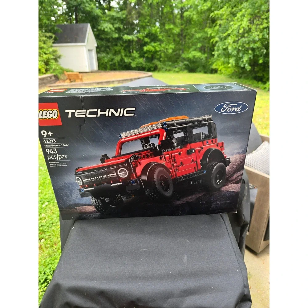 LEGO Technic Ford Bronco SUV 42213 Building Set 943 Pcs New Factory Sealed‎
